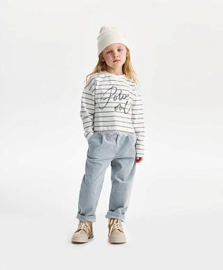 Брюки для девочки зауженные к низу из микровельвета серые