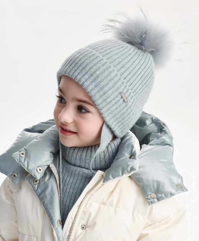 Шапка с помпоном вязаная для девочки на флисе