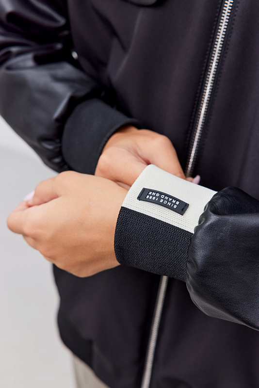 Ветровка для девочки