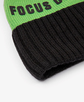 Шапка с помпоном для мальчика вязаная на флисе