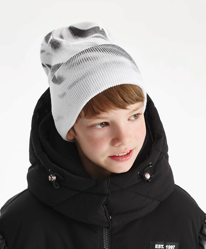 Шапка вязаная серая с принтом для мальчика