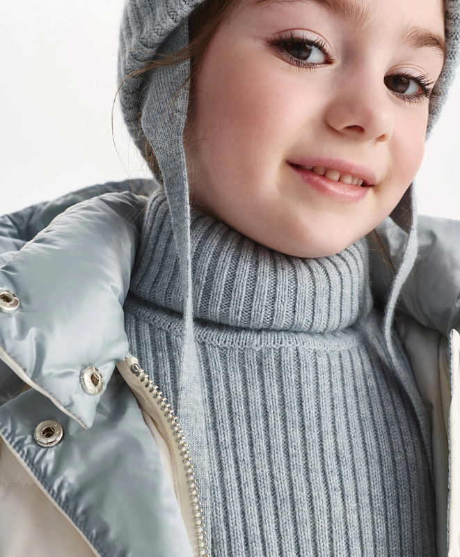 Шапка с помпоном вязаная для девочки на флисе