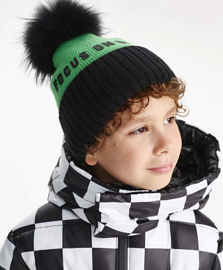 Шапка с помпоном для мальчика вязаная на флисе