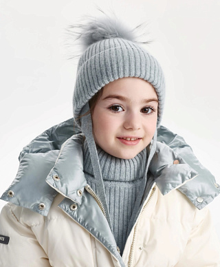 Шапка с помпоном вязаная для девочки на флисе