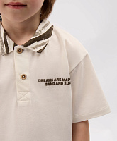 Поло для мальчика с коротким рукавом с принтом на воротнике белое