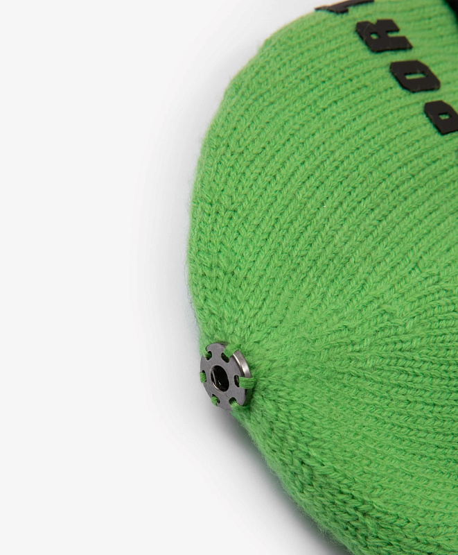 Шапка с помпоном для мальчика вязаная на флисе