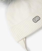 Шапка вязаная с помпоном из натурального меха енота с завязками