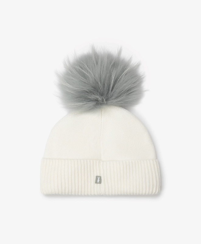 Шапка вязаная с помпоном из натурального меха енота с завязками